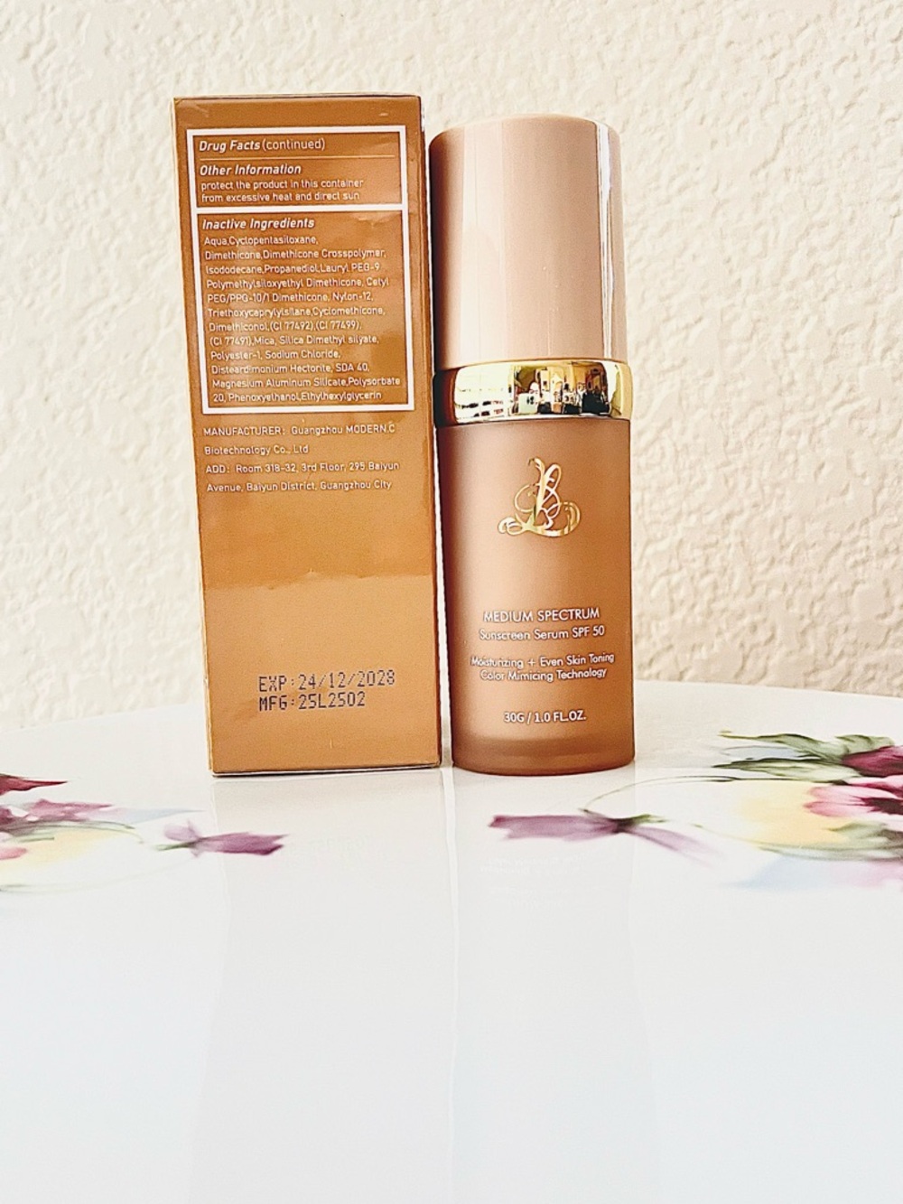NIB***Luxe Color Changing Foundation SPF 50
Brush Included / Color Shade Medium - Picture 6 of 11